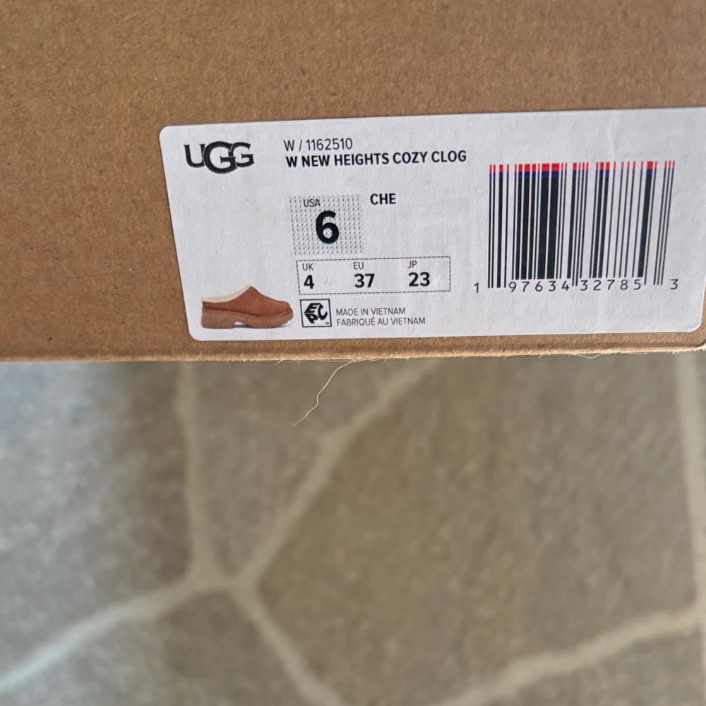 UGG w New Heights Cozy Clog Brand New in Box Ready to Ship - Picture 2 of 8